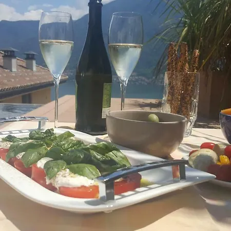 Appartement Lago Di Como Penthouse With Fantastic Panoramic Lake View, Hammam, Gym, Private Swimming Pool And Garden Colonno